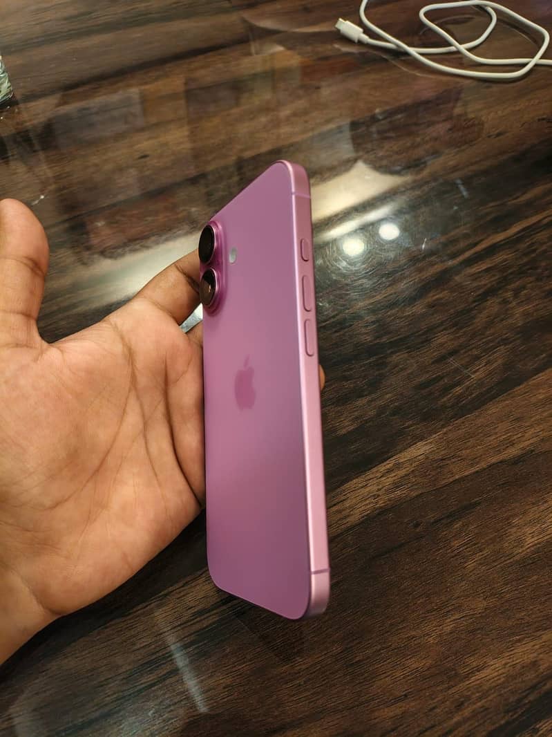 Apple iPhone 16 5