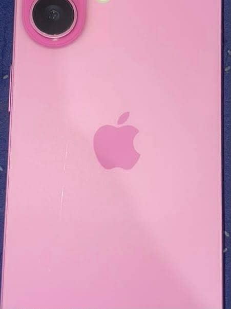 Apple iPhone 16 6