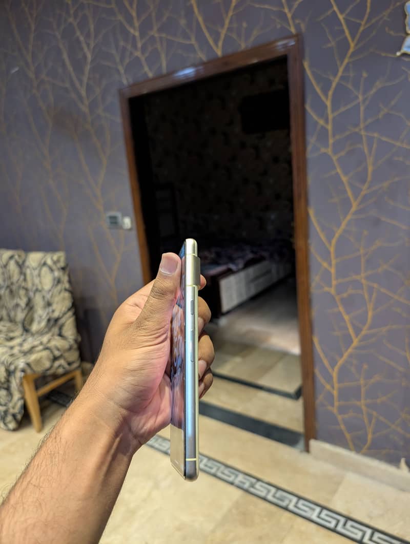 Google Pixel 7 4
