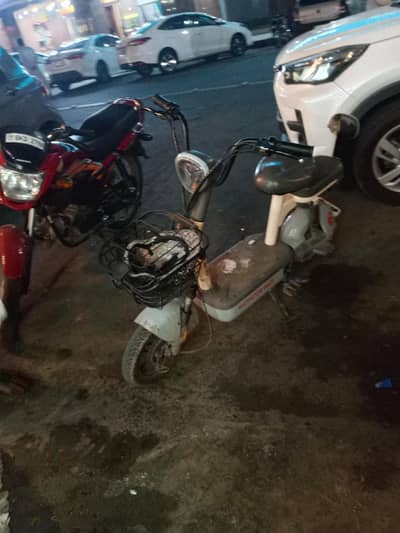 bahut hi acchi chalti hai Scooty aap ek dalenge maja aaega theek hai