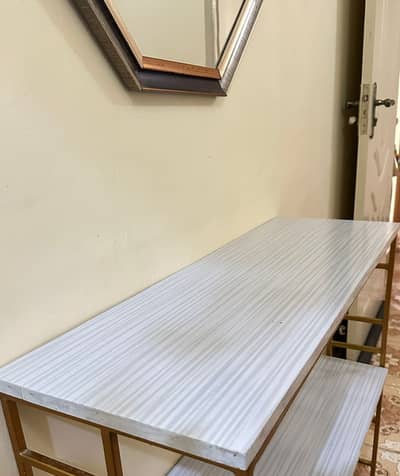 Stylish 2 tier console.