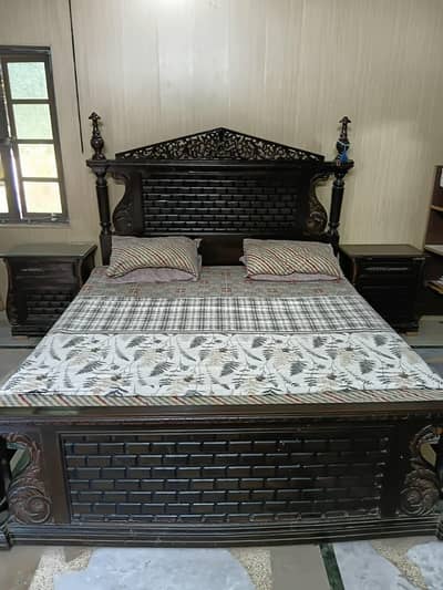 PURE DIYAR WOOD BED SET WITH DRESSING