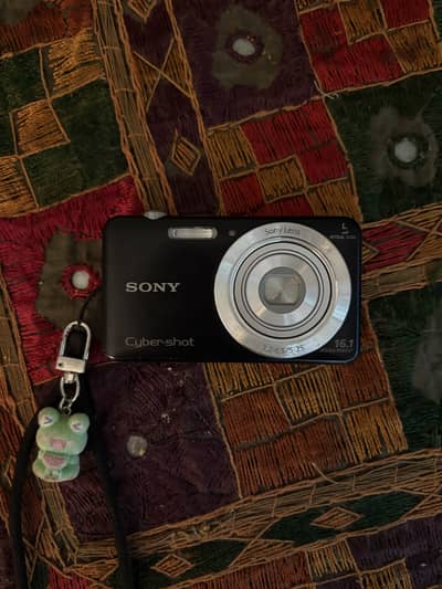  Sony Cybershot W710 digicam / vintage digital camera for sale 