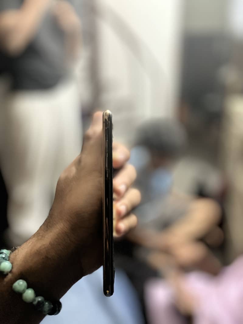 Apple iPhone X 3