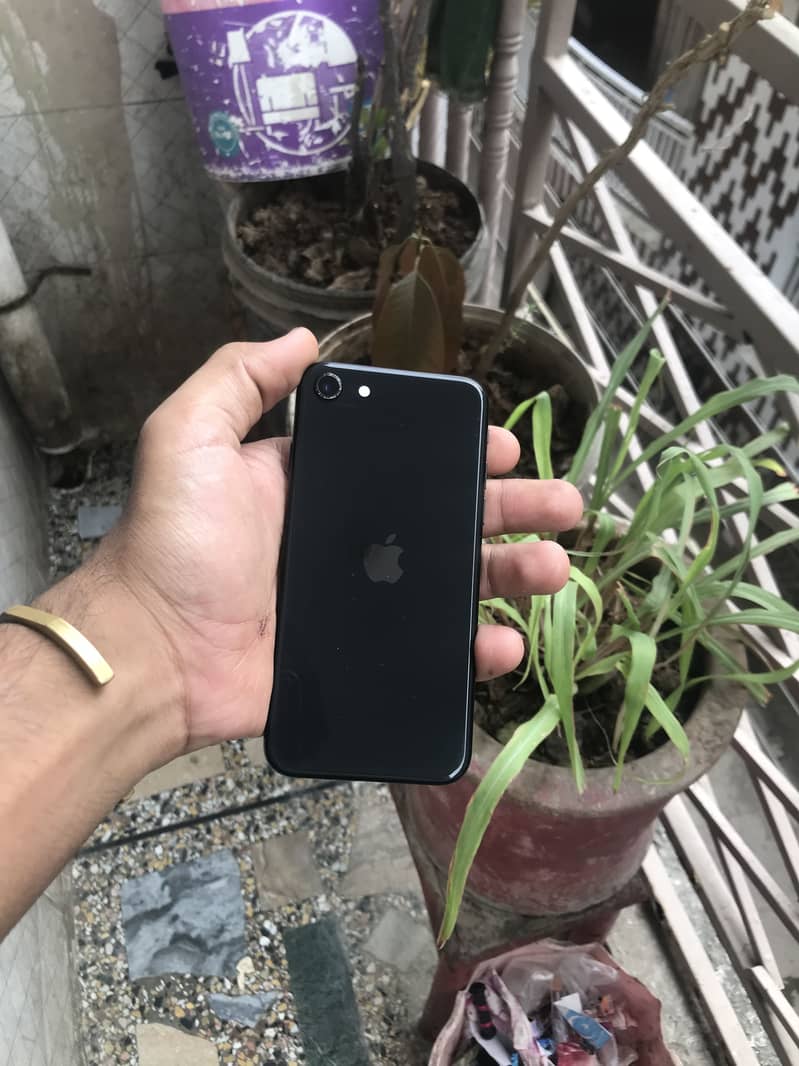 Apple iPhone SE 3