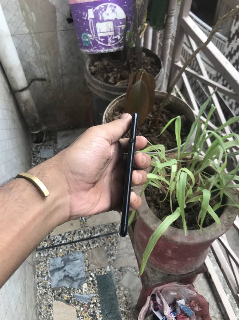 Apple iPhone SE 4