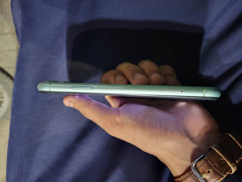 Apple iPhone 11 3