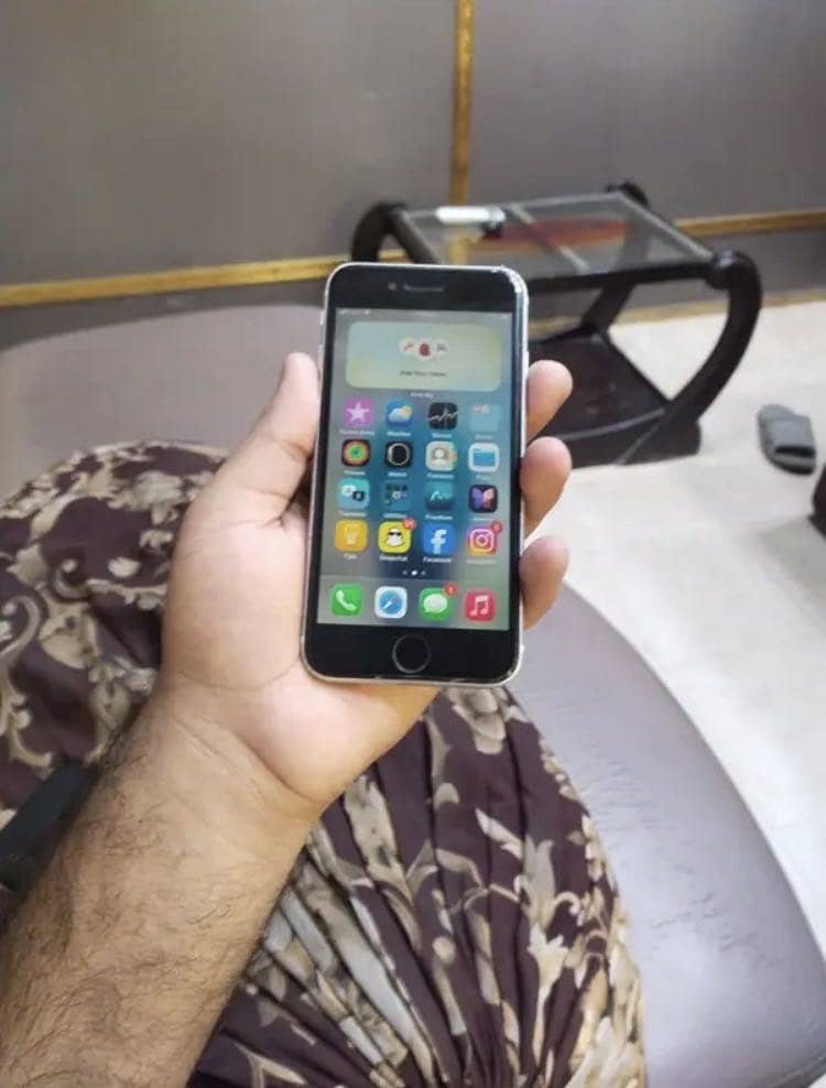 Apple iPhone SE 0