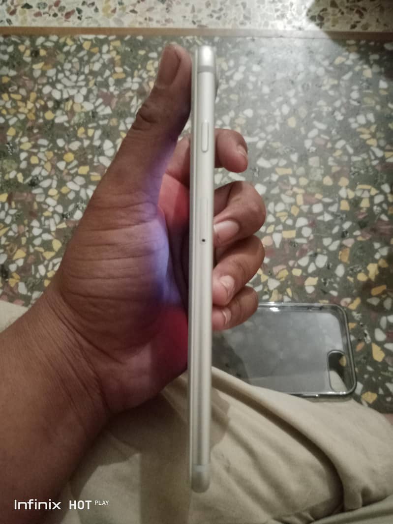 Apple iPhone 7 Plus 2