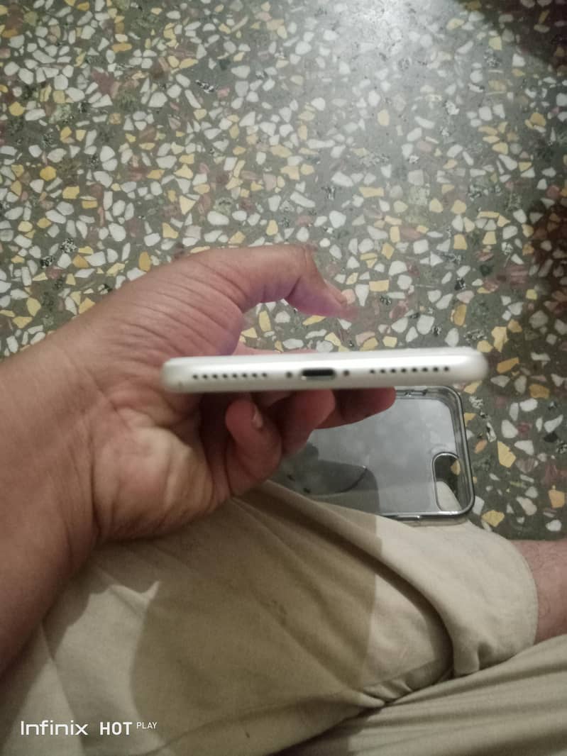 Apple iPhone 7 Plus 3