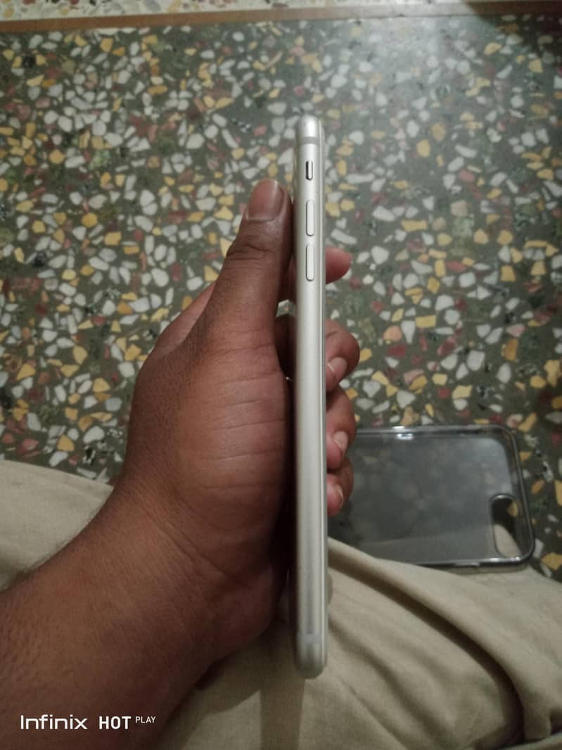 Apple iPhone 7 Plus 5