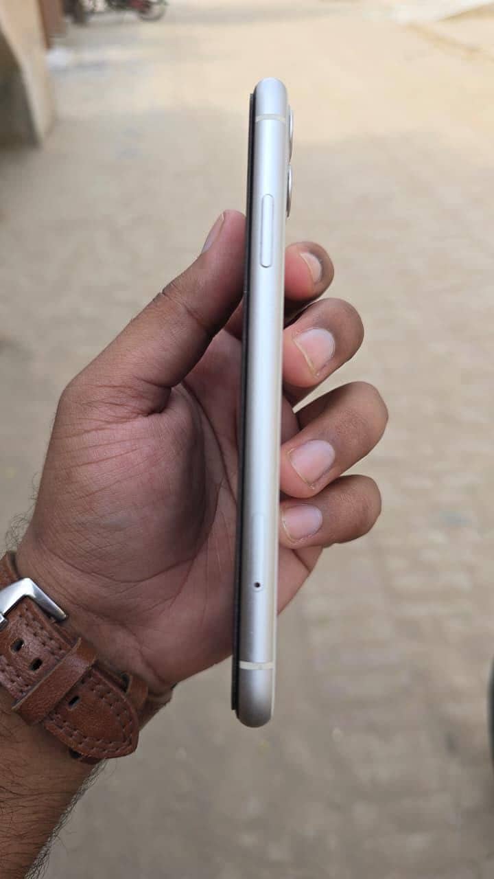 Apple iPhone 11 3