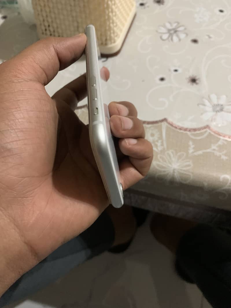 Apple iPhone 8 1
