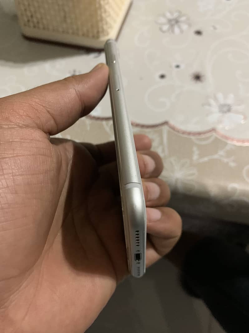 Apple iPhone 8 4