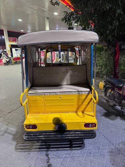 koi driver chaya rekshah chalanae kae liys