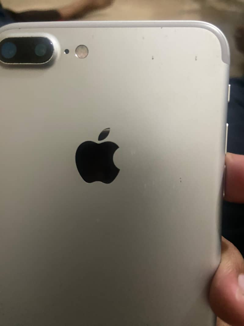 Apple iPhone 7 plus 0