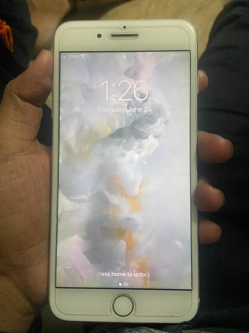 Apple iPhone 7 plus 1