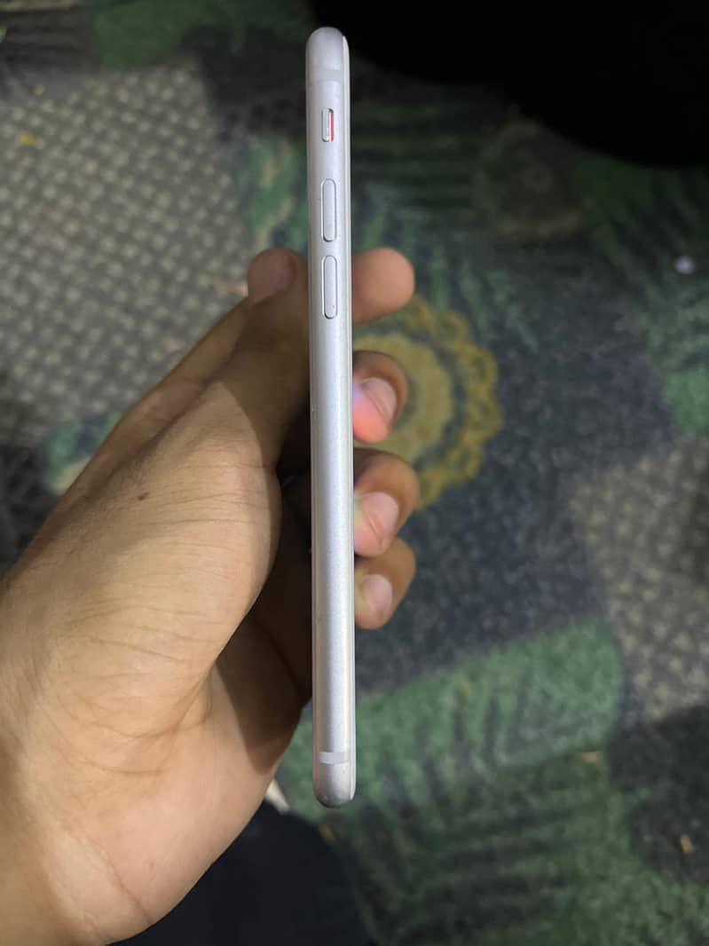 Apple iPhone 8 1