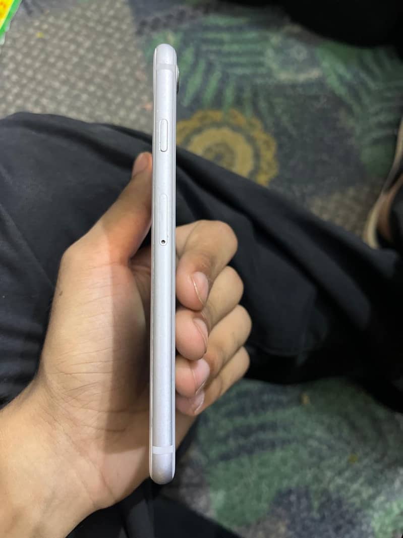 Apple iPhone 8 6