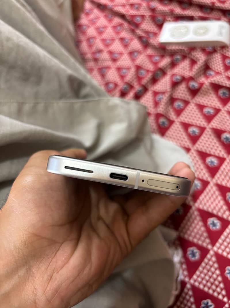 Google Pixel 9 4