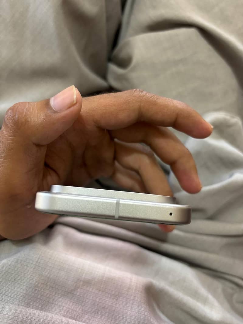 Google Pixel 9 5