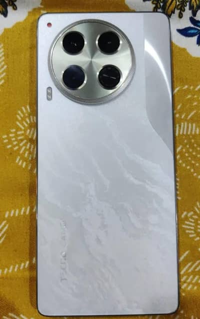 Tecno Camon 30 (8GB/256GB) White - Complete Box
