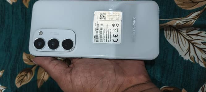 phone new ha bilkul 3 mounth used 10 bye 10 condition granti sari ha