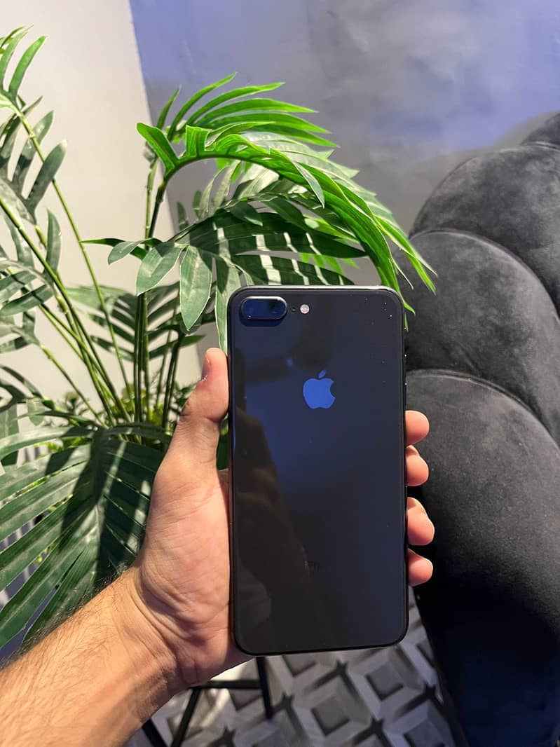 Apple iPhone 8 Plus 0