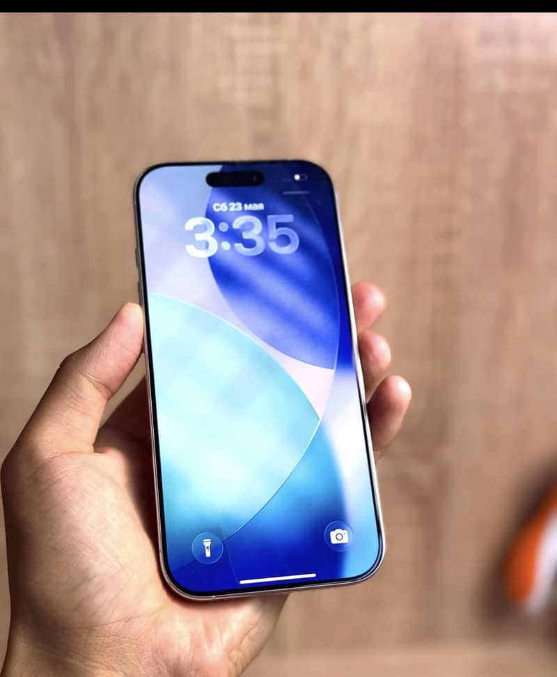 iPhone 16 Pro 1