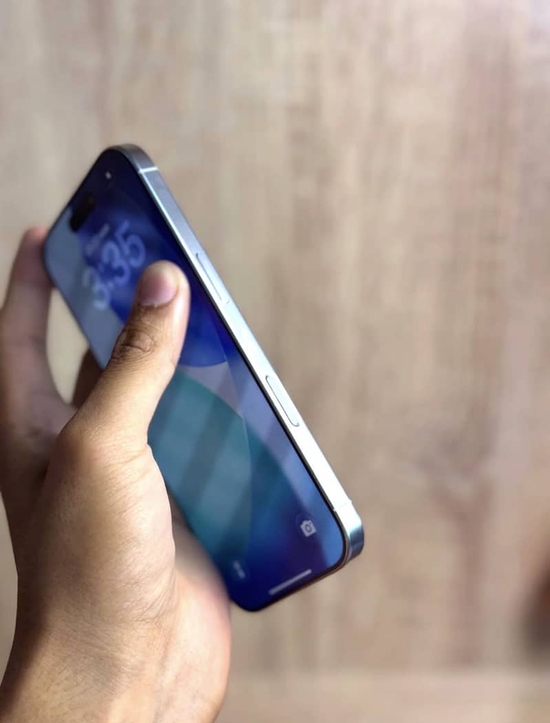 iPhone 16 Pro 2