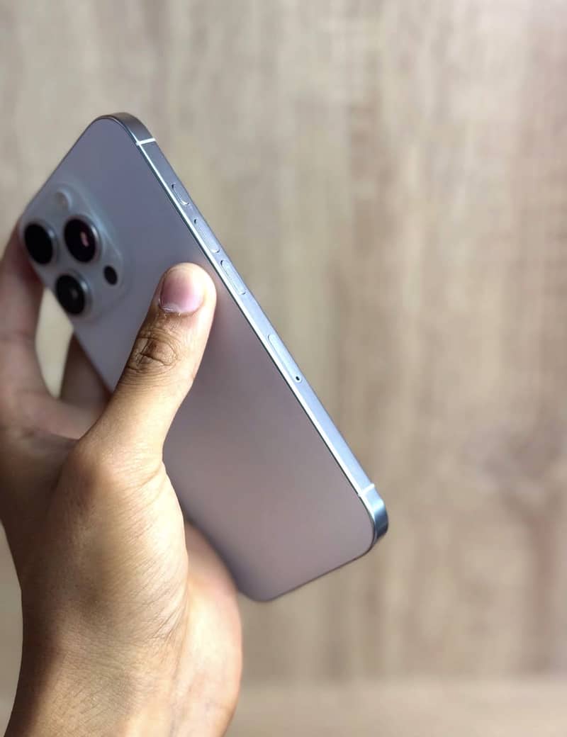 iPhone 16 Pro 3