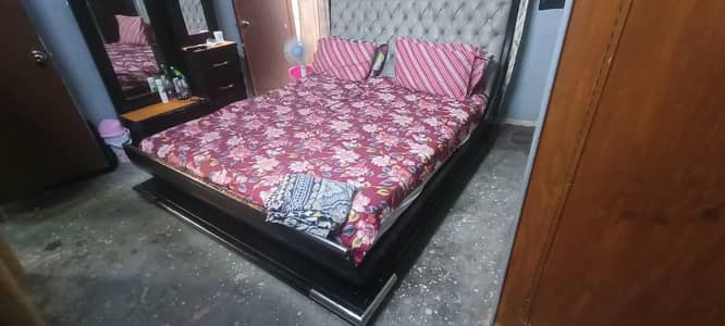 bedset with dressing
