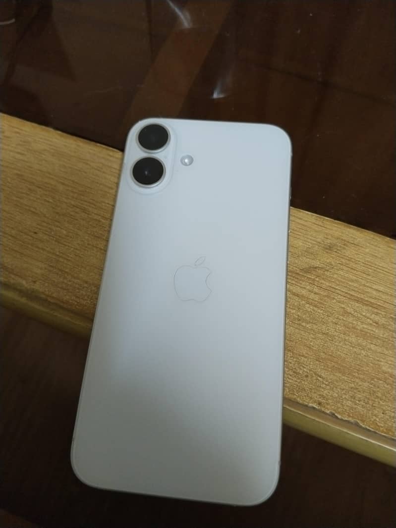 Apple iPhone 16 Plus 1
