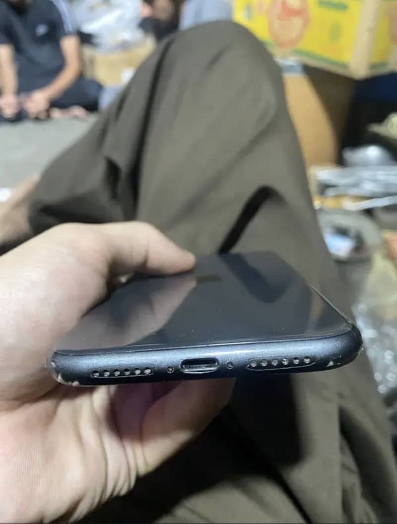 Apple iPhone 11 4