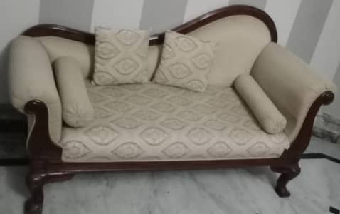 Dewan sofa
