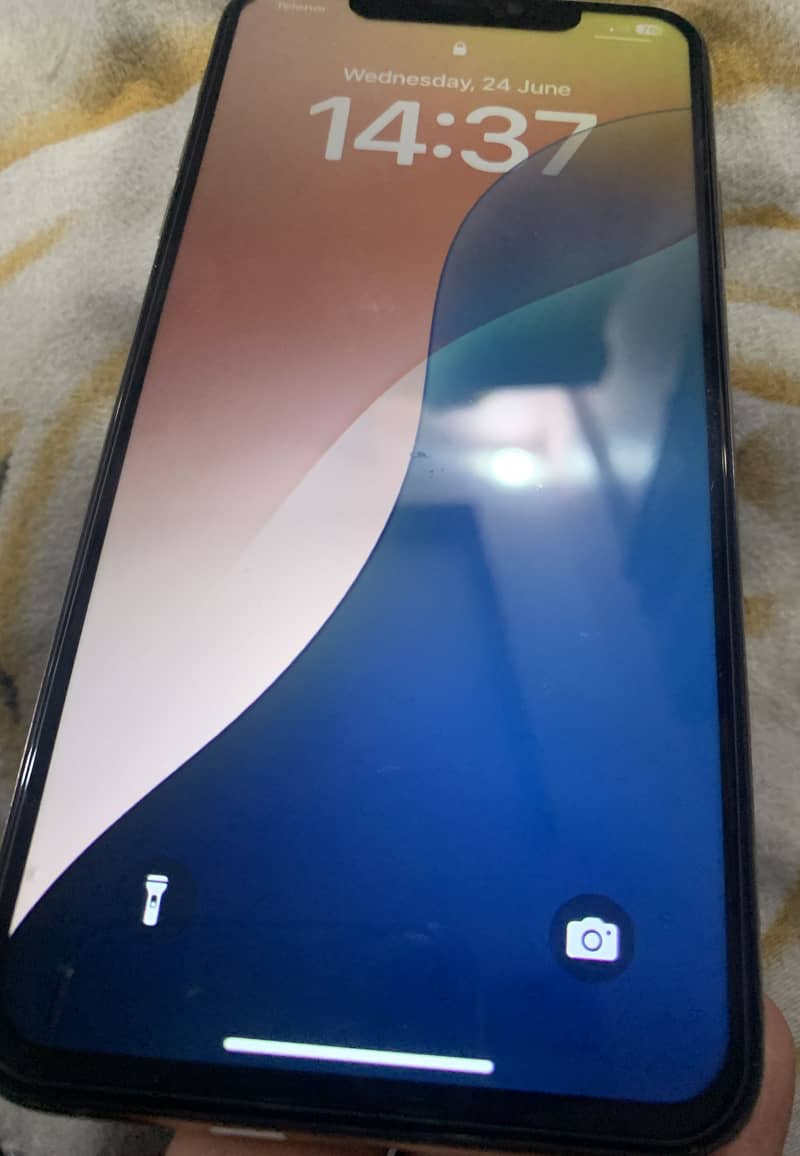 Apple iPhone XS Max 1