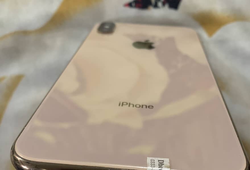 Apple iPhone XS Max 4
