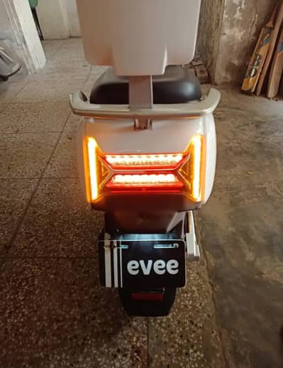 Evee electric scooty 2023 model all okay