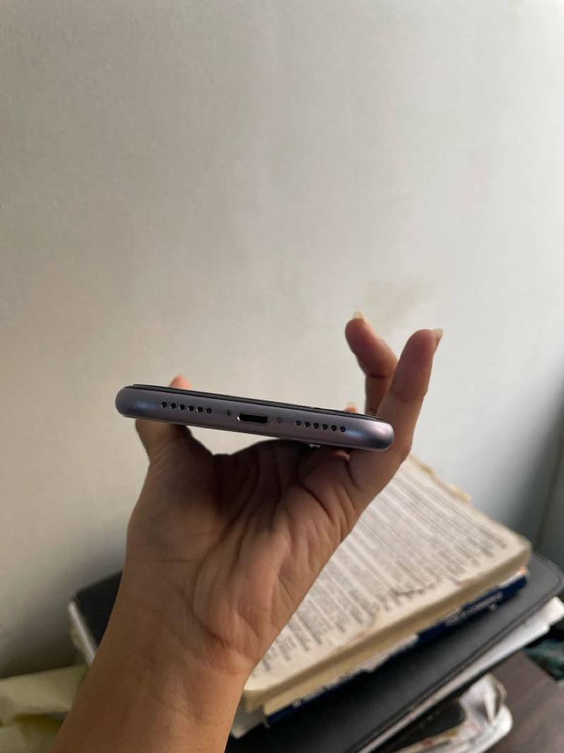 iPhone 11 3