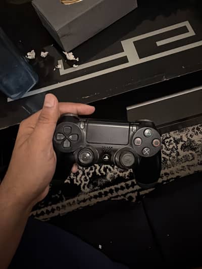 Ps4 very less used perfect buttons and joystick condition