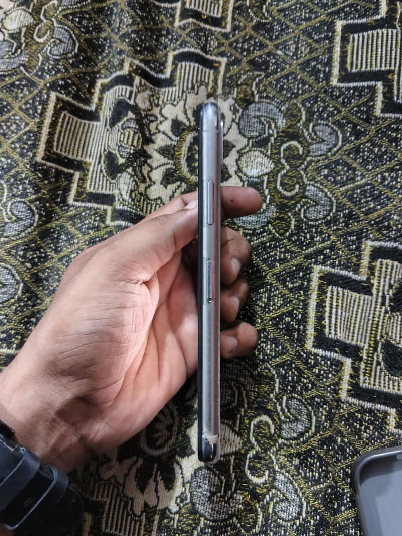 Apple iPhone X 4