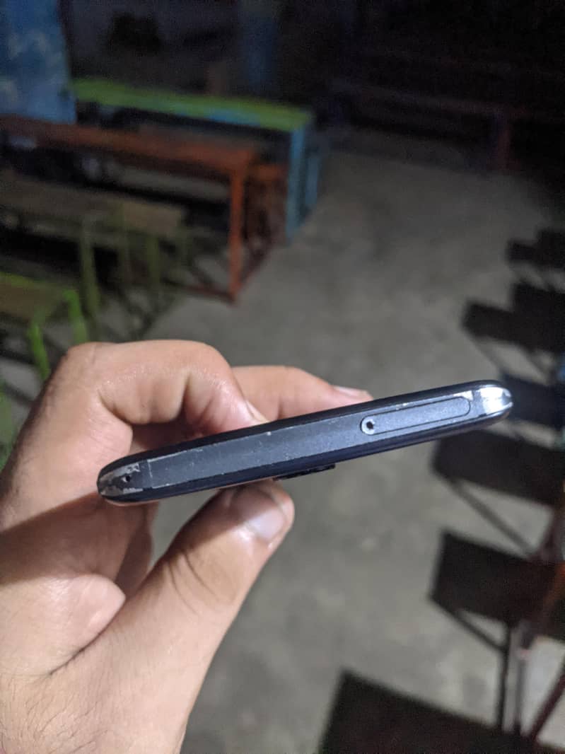 Sharp Aquos Zero 2 4