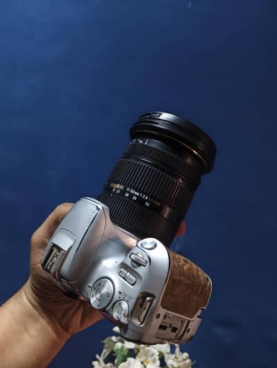 Canon 200d Camera With Sigma 17 -50 F2.8 Lens