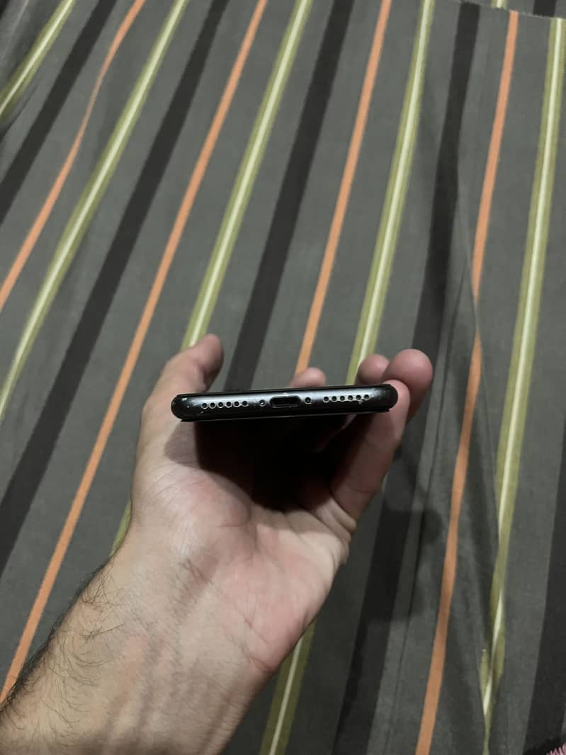 Apple iPhone 8 1