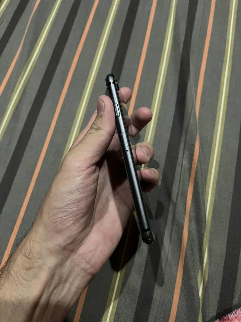Apple iPhone 8 4