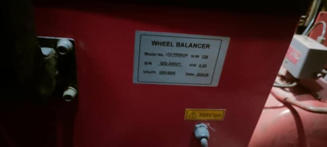 Wheel Balancer Machine (Tyre Balancing Machine)