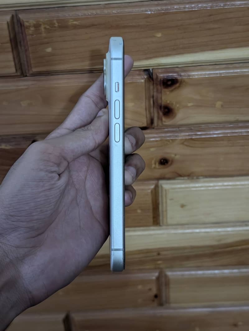 Apple iPhone 15 3