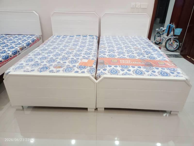 2 single beds 0