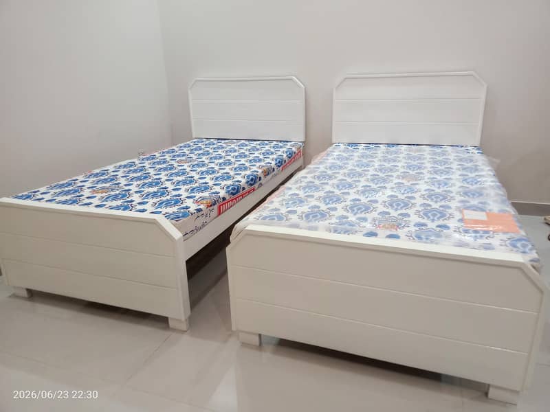 2 single beds 4