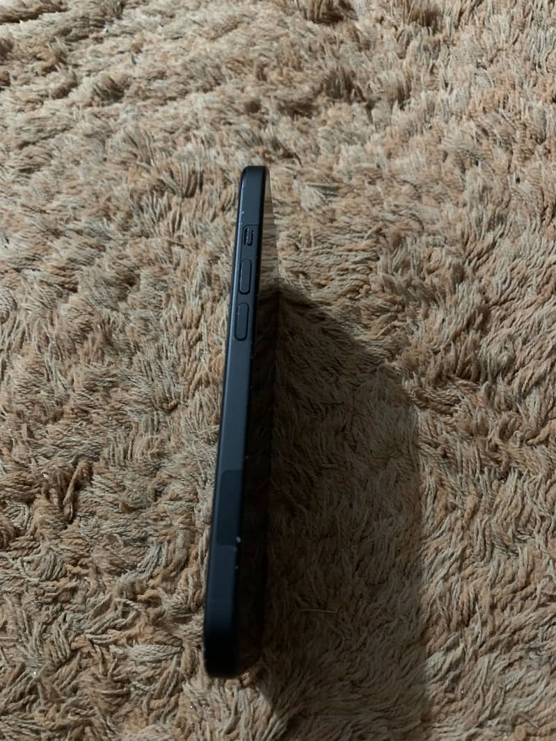 Apple iPhone 15 water pick 1